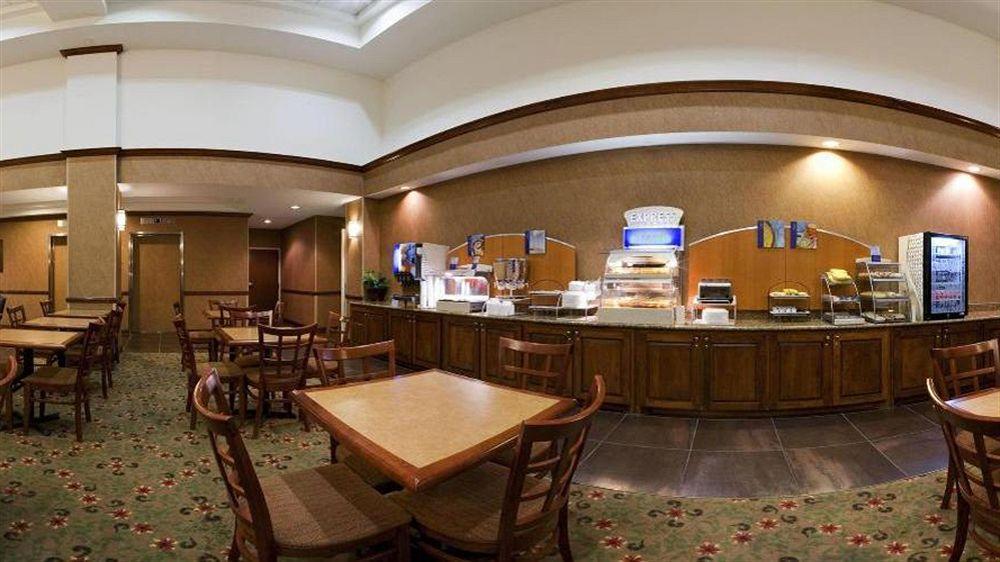 Holiday Inn Express & Suites Irving Conv Ctr - Las Colinas By Ihg Extérieur photo