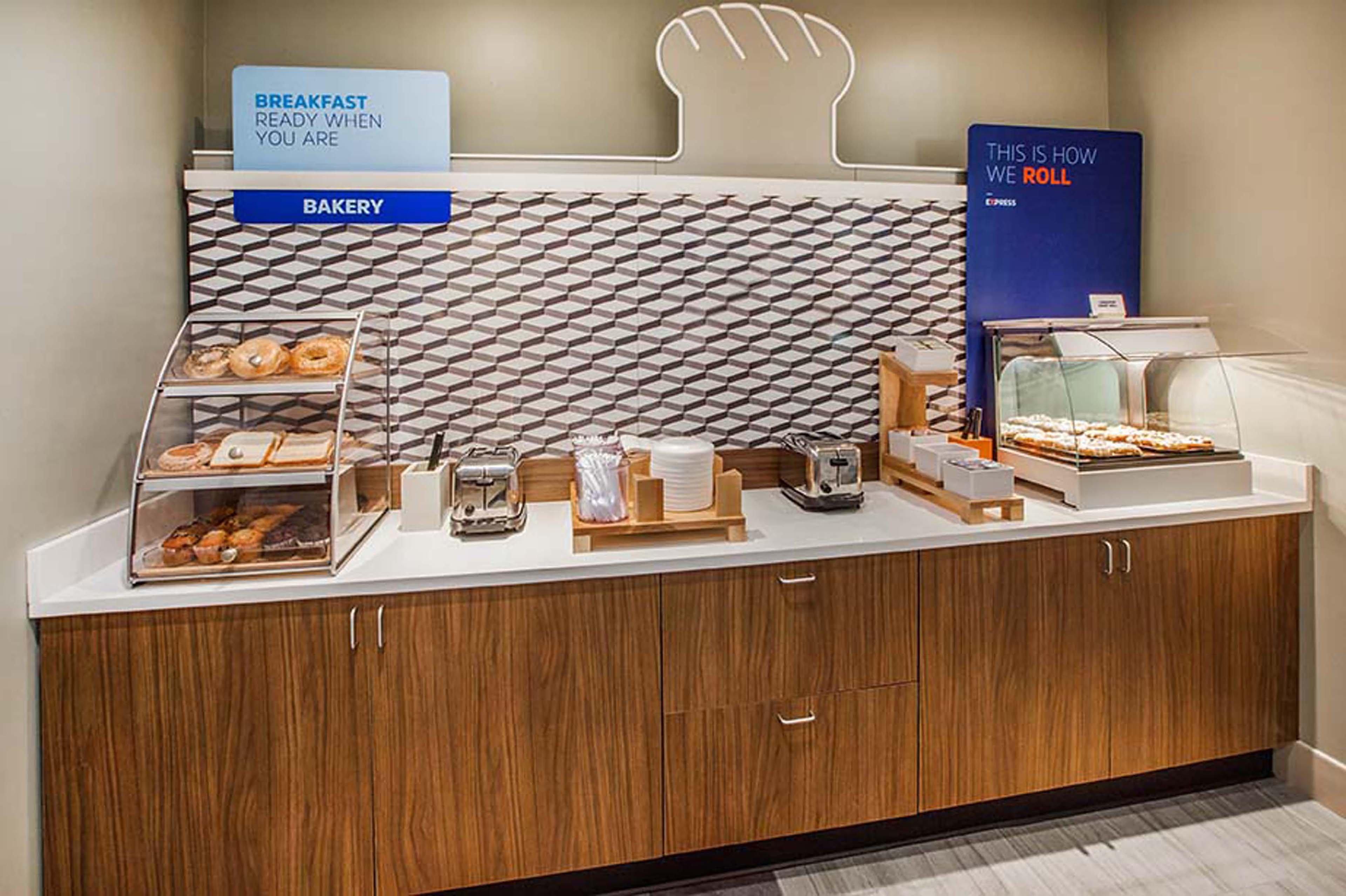 Holiday Inn Express & Suites Irving Conv Ctr - Las Colinas By Ihg Extérieur photo